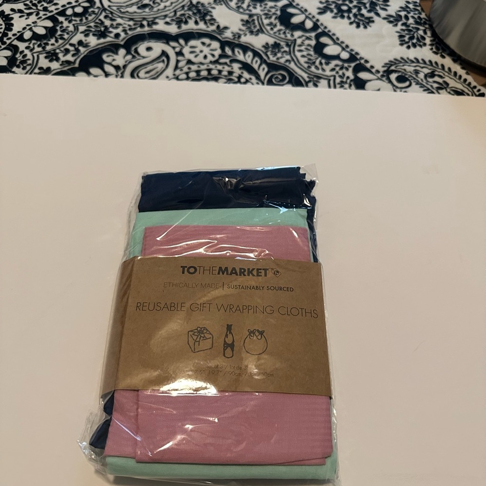 NWT TOTHEMARKET Reusable Gift Wrapping Cloths